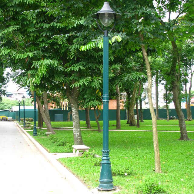 Cột đèn sân vườn - Công Ty TNHH Thiết Bị Điện Và Chiếu Sáng Miền Bắc
